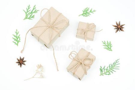 圣诞节赠品盒收集棕色的手艺纸系粗绳弓