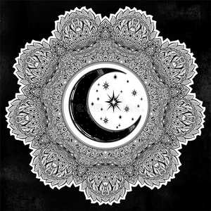 美丽的装饰华丽的曼荼罗新月月亮,星形状照片