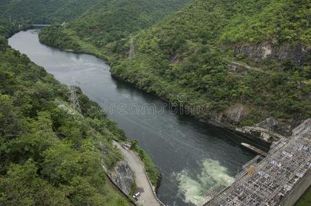 建筑物电力动力植物在普密蓬水坝采用Takamatsu,泰兰