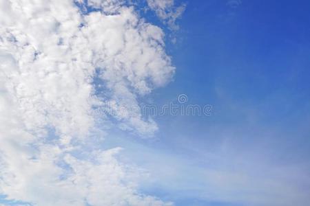 美丽的自然蓝色天和云,天云背景.