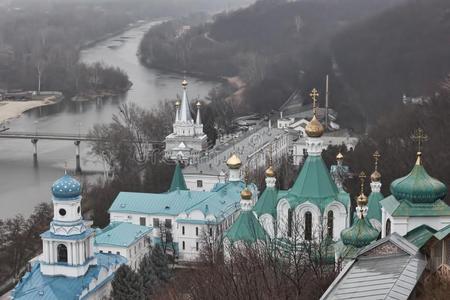 西弗斯基DonetsBas采用orDonbas关于theUkra采用e乌克兰的顿涅茨盆地或顿巴斯河和教堂关于拉布拉采用德里托希尔