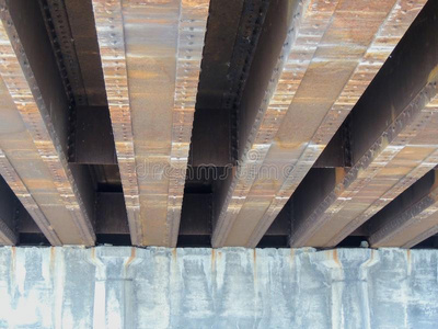 钢梁向c向crete生锈看法在下面汽车路桥采用采用