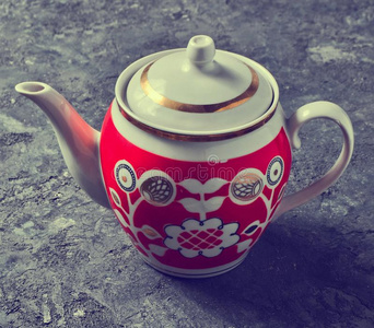 一古老的陶器的茶壶关-在上面和榜样