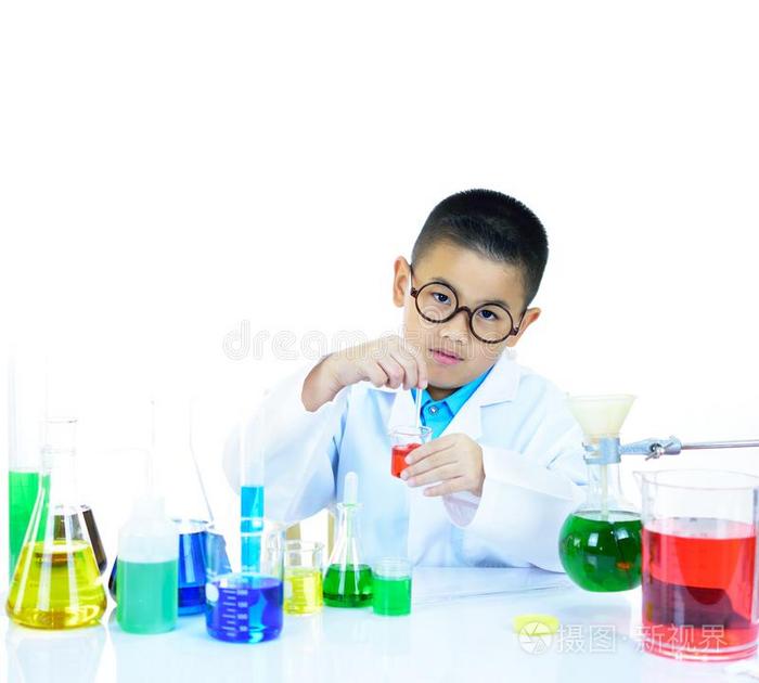 年幼的科学家采用实验室