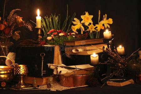 异教祭坛黑的魔法拼写.真的黑的魔法拼写和虚拟=unlimited照片