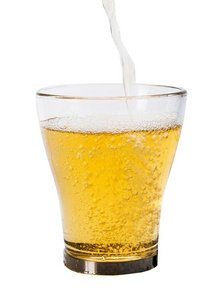 玻璃关于啤酒隔离的向白色的