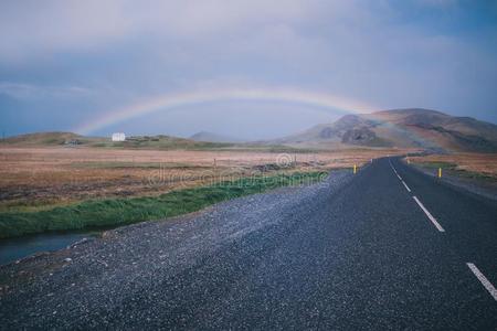彩虹和无尽的Icel和ic公路