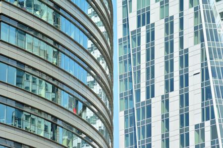 都市的抽象的背景,详述关于现代的玻璃建筑物的正面,关于fice