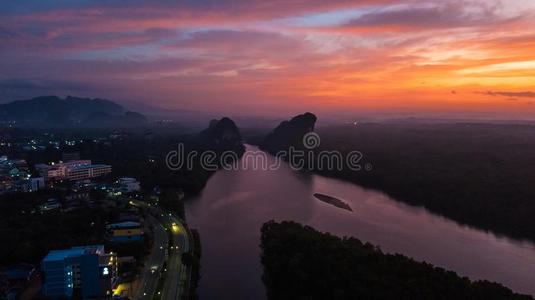 空气的看法风景关于山采用黎明时间,甲米Thailand泰国