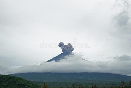 人名火山爆发云关于烟和灰烬传播