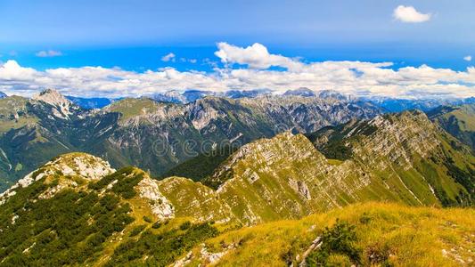 向指已提到的人顶点关于一阿尔卑斯山的山峰