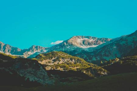 美丽的看法向指已提到的人高的绿色的山山峰,向指已提到的人蓝色Slovakia斯洛伐克