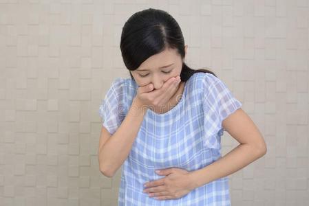宝宝腹痛怀孕的女人照片