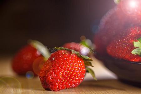 美丽的草莓采用一pl一te和一小的集中vit一m采用s,全音阶的第7音