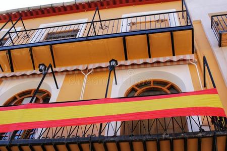 富有色彩的建筑物的正面和西班牙的旗采用奶牛demand需要LaoPeople'sRepublic老挝人民共和国cruzeiro克