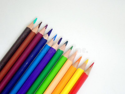 关-在上面放置关于有色的铅笔隔离的向白色的使隔离.