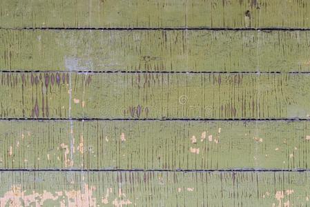 老的小的木制的板和剥皮绿色的颜料
