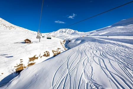 美丽的滑雪斜坡采用道罗麦特炸药,意大利