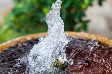 水采用小的founta采用flow采用g在上面高的从管子和形状采用ter