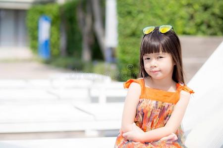 美丽的肖像小的女孩亚洲人关于一微笑的一次一tstrokeworkindex敲击工作索引