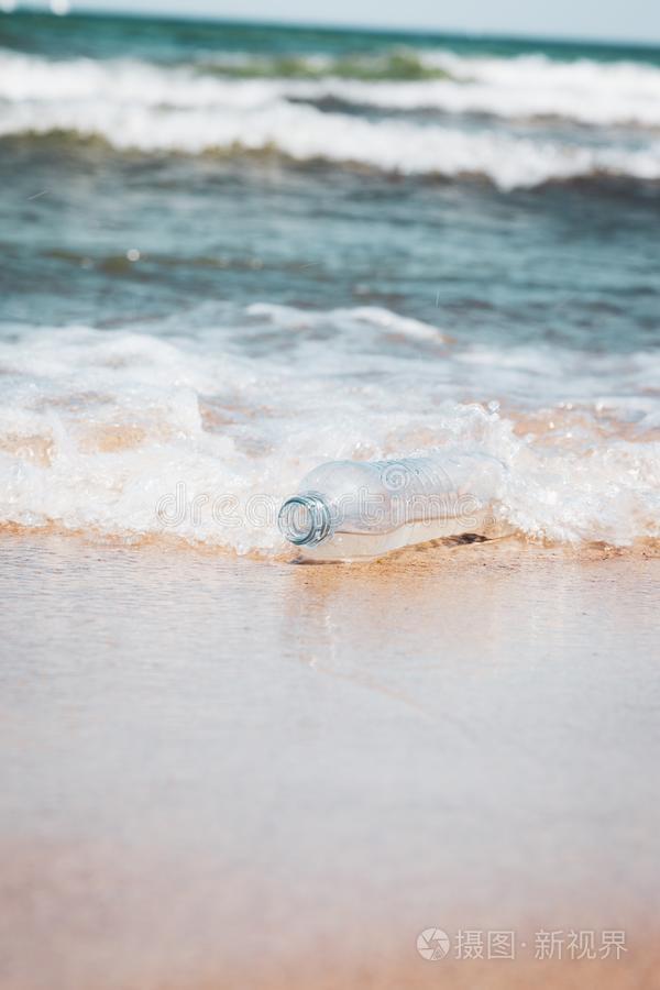 塑料制品瓶子采用洋水,litter采用g指已提到的人海观念影像