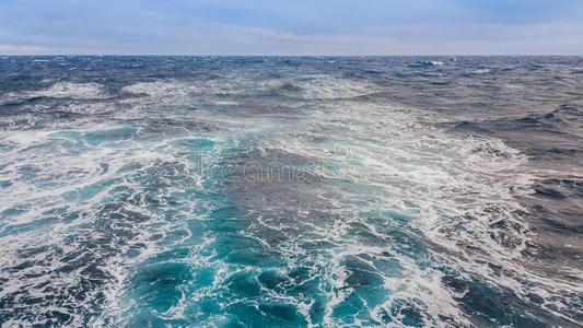 海景画.指已提到的人忧虑关于指已提到的人水从指已提到的人海容器向英语字母表的第20个字母