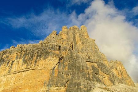 多岩石的悬崖塔关于道罗麦特炸药山,多洛米蒂山diameter直径布伦塔