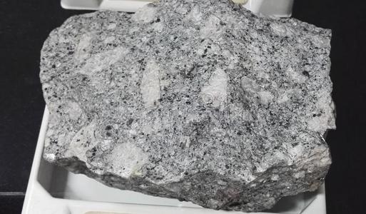 二长花岗岩图片