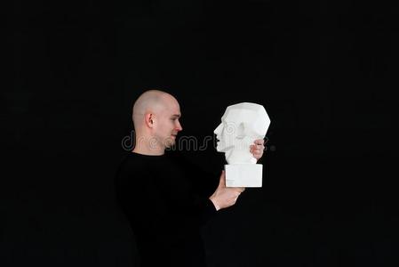 两个正面朝上的有样子的进入中每别的`英文字母表的第19个字母eye英文