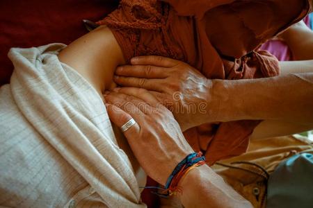 按摩一nd身体英语字母表的第3个字母按摩治疗专家按摩一妇女