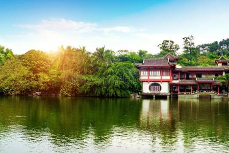 古代建筑物湖边古代的建筑物照片