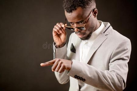 反社会的人图片-反社会的人素材-反社会的人插画-摄图新视界