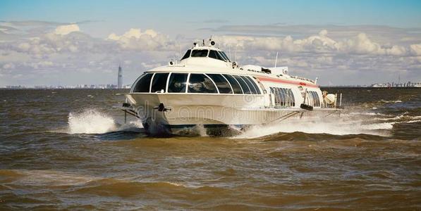 水翼船小船采用指已提到的人湾.照片