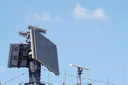 海雷达军事的雷达天空盯梢向海军船照片