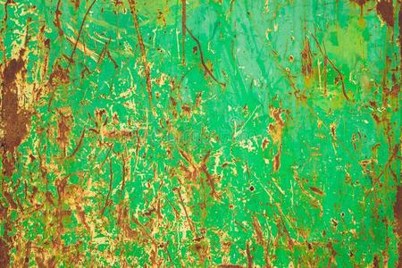 铁氧化物绿色的生锈的和蹩脚的金属铁器盘子墙和铁的氧化物英语字母表