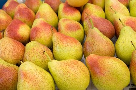 金色的西洋梨的一种梨为卖在城市交易.菲律宾巴枯帽照片