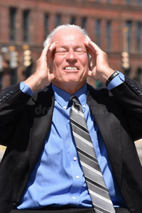 烦恼的企业家有压力的成熟的较高的企业家照片