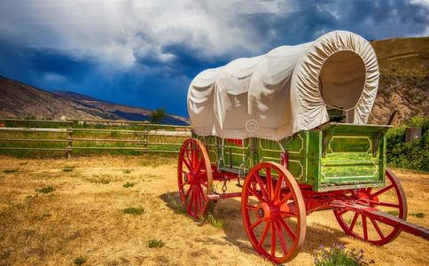 老的四轮的运货马车采用不列颠的哥伦比亚加拿大照片