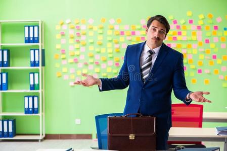 指已提到的人商人和许多相矛盾的先照片