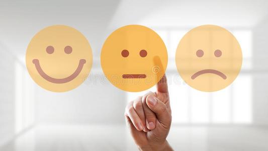 手是(be的三单形式选择一neutr一l心情微笑的照片