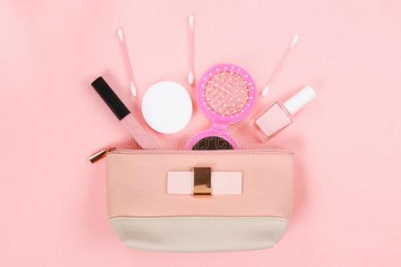 有个钉子的车标图片