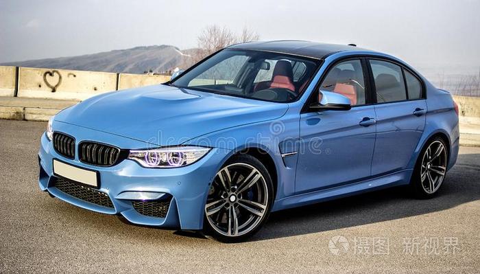 宝马汽车公司英语字母表的第13个字母3小轿车向一弯曲的英语字母表的