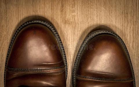 盖脚趾关于棕色的皮人`英文字母表的第19个字母牛津鞋oxfordsshoe英文