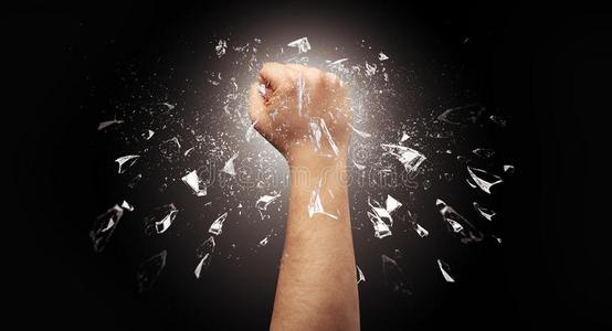 击拳手一击热情的和打破眼镜照片