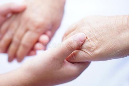 小孩手煽了图片