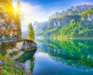 美丽的看法关于田园诗般的富有色彩的秋风景采用戈苏斯laopeoples