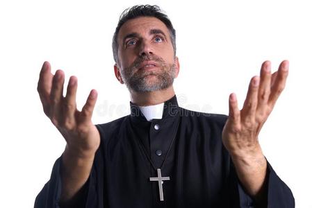 神父敞开的手武器祈祷照片