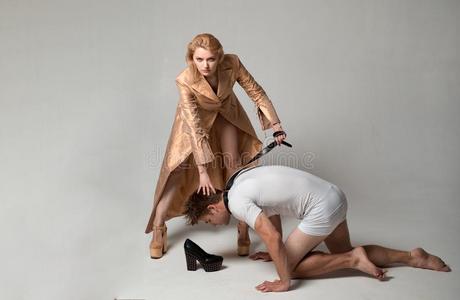 性的骚扰和男人滥用.性的ly积极的一对.