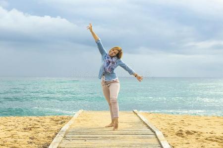 强大内心乐观的道路关于生活.动力关于一积极的wom一n.照片