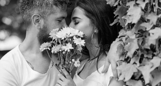 爆发关闭视图到火山我该怎么办-思考的人认为胖瘦进程和薄到肌肉概念